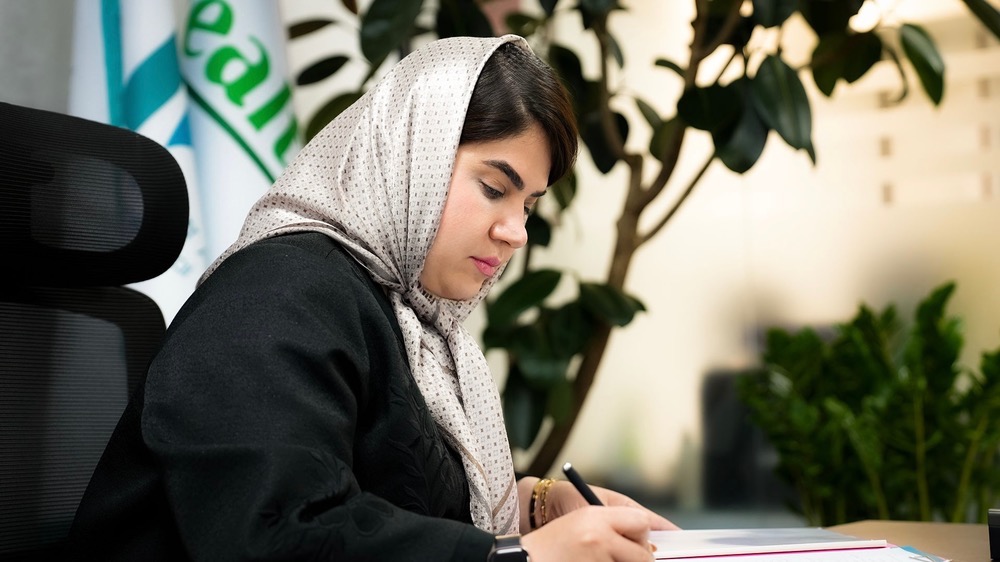 مدیرعامل نیک اختر آریا نینا میردریکوند
